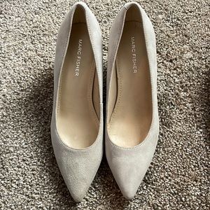 Marc Fisher grey suede pump